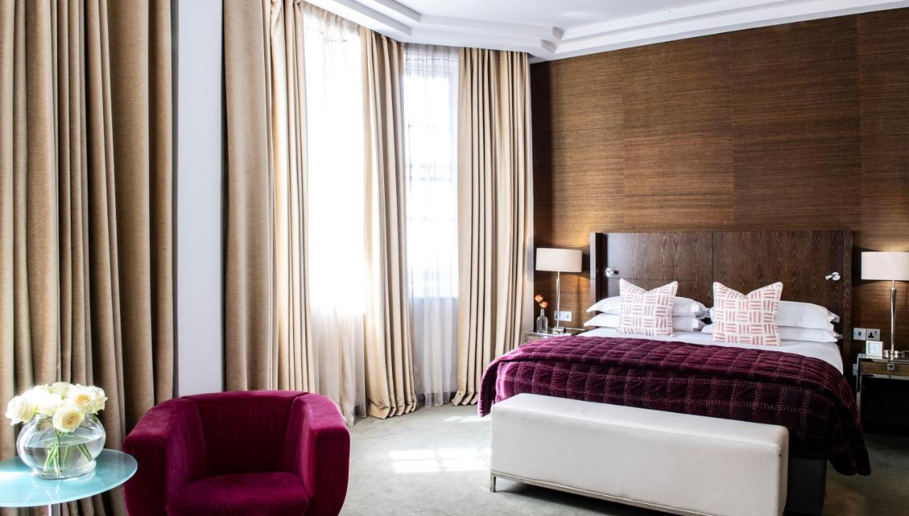 The Marylebone Hotel Londra Esterno foto A bedroom at the hotel