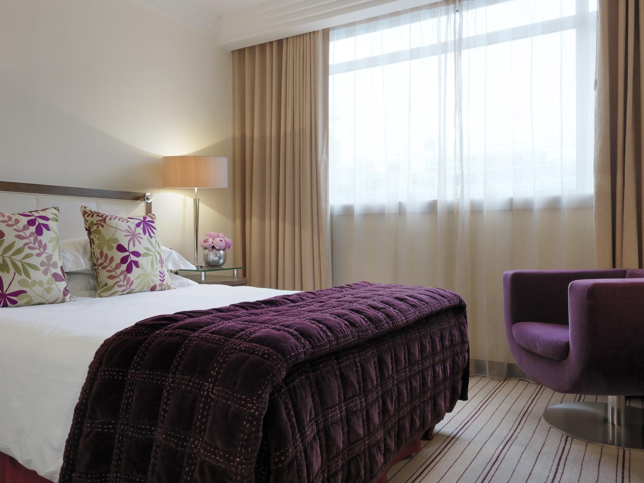 The Marylebone Hotel Londra Esterno foto A bedroom at the hotel