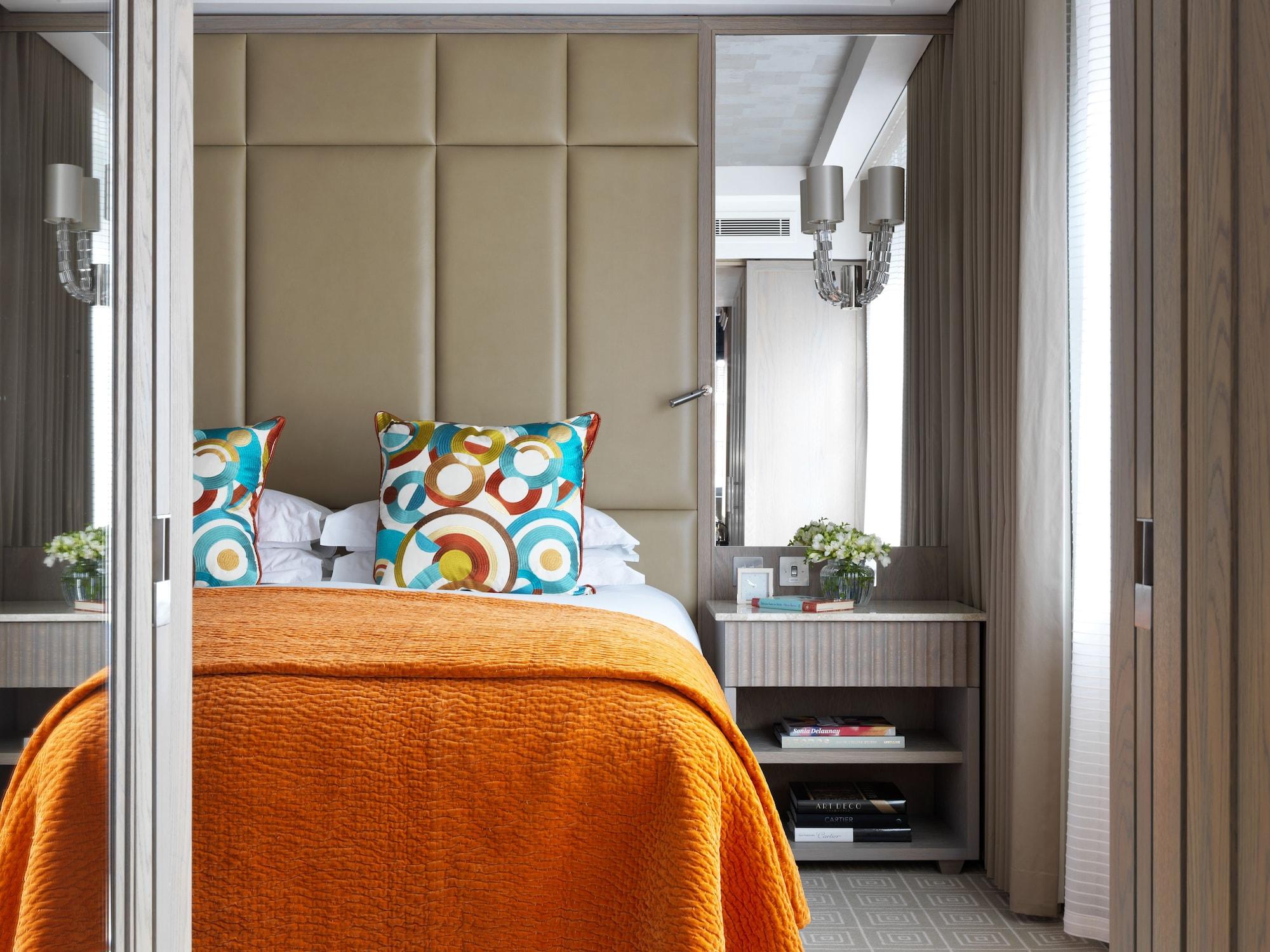 The Marylebone Hotel Londra Esterno foto A bedroom at The Ivy Collection