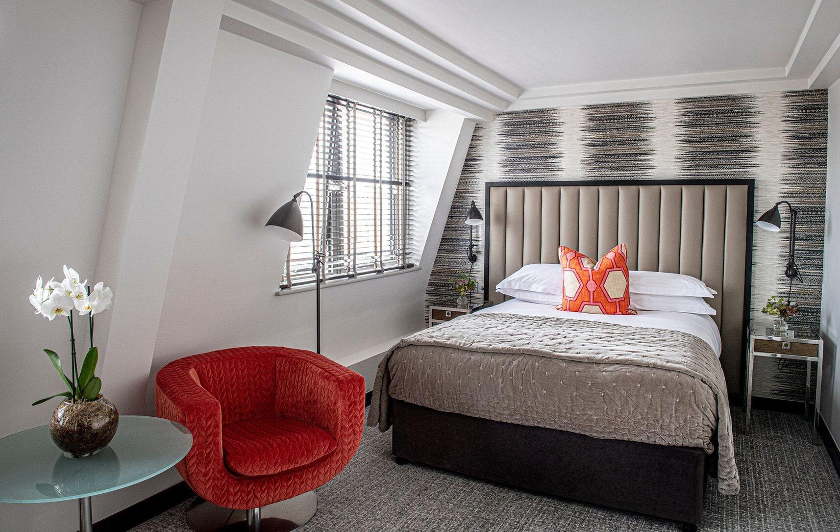 The Marylebone Hotel Londra Esterno foto A bedroom at the hotel