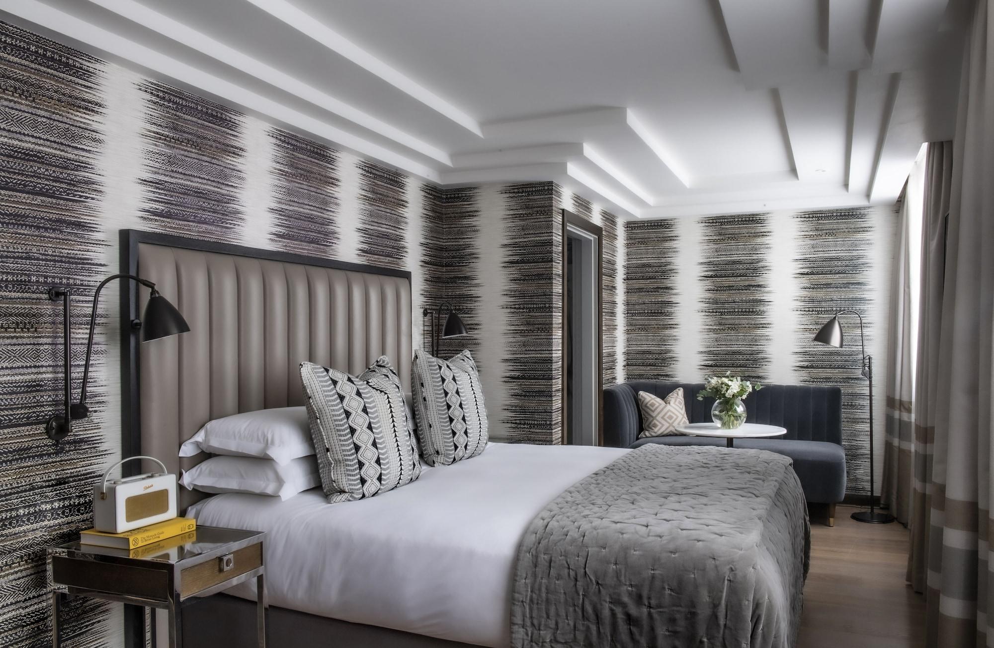 The Marylebone Hotel Londra Esterno foto A bedroom at The Hari