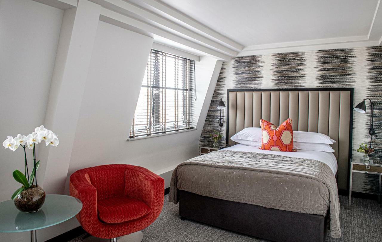 The Marylebone Hotel Londra Esterno foto A bedroom at the hotel